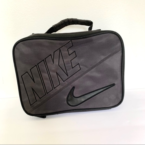nike toiletry kit